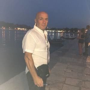 Meet your Posher, Dimitris